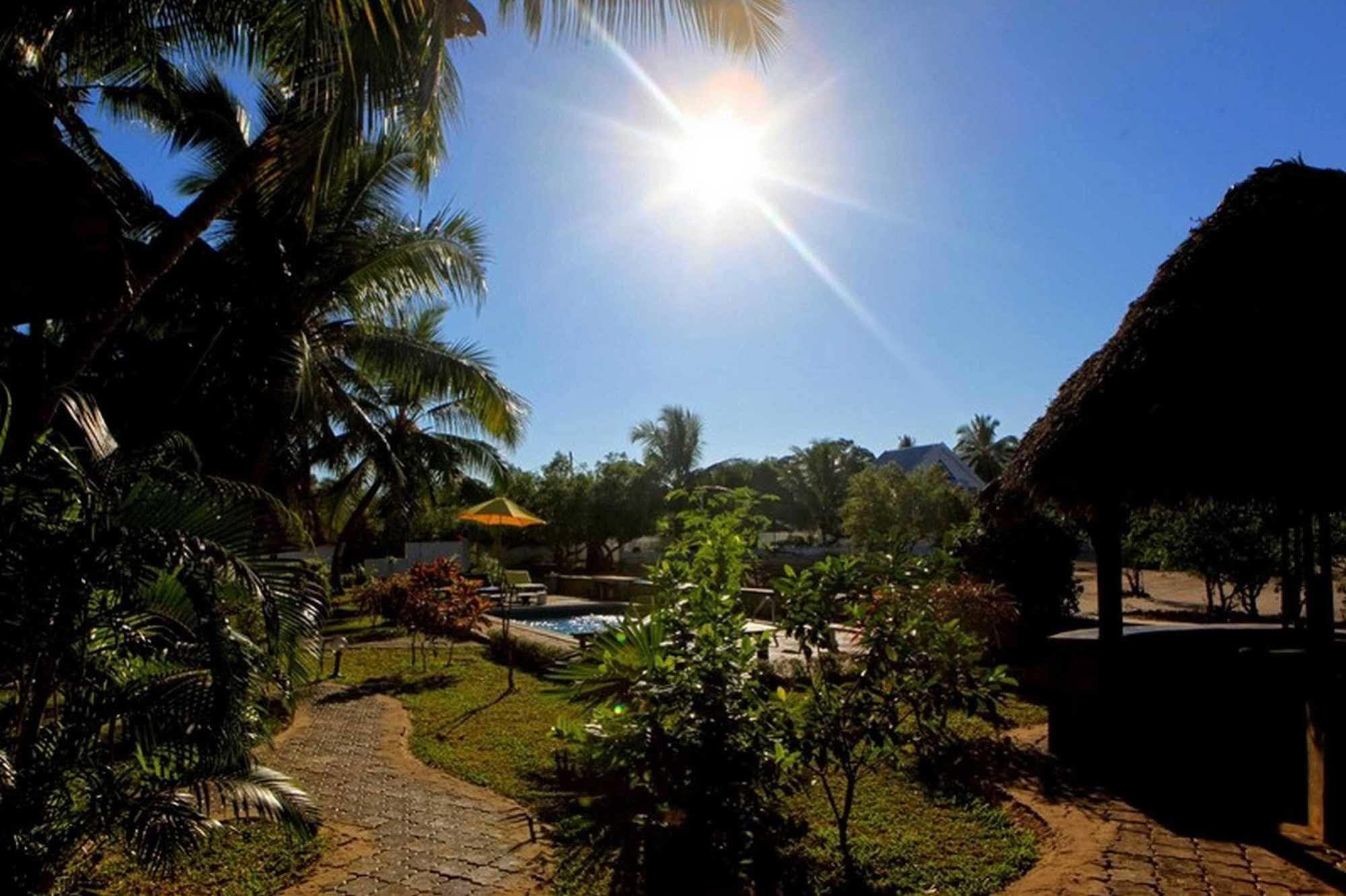 Ylang Hotel Ambondrona  Exterior photo